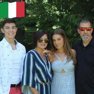 Meet your Posher, Claudia